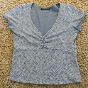 blue with white flowers brandymelville scrunch top